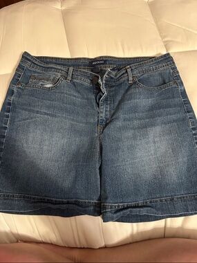 Bandolino Women's Blue Denim Jean Shorts